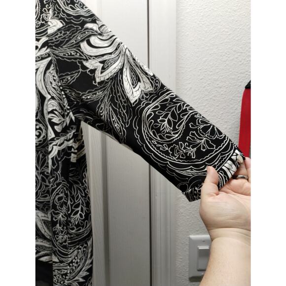Chico's Size Large (2) Black White Paisley Leaf Sheer Asymmetric 3/4 Sleeves Top - Picture 4 of 7